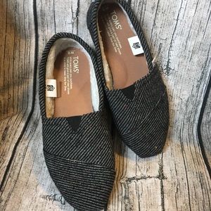 Toms size 6 women’s, gently used, wool